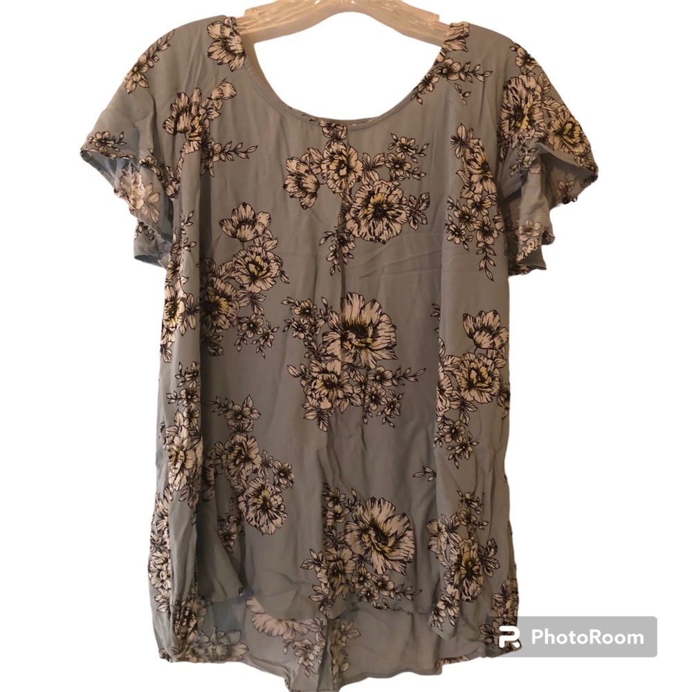 Maurice’s floral ruffled top